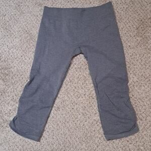 IVIVVA LULULEMON stretch workout shorts, size 14 (girls)
